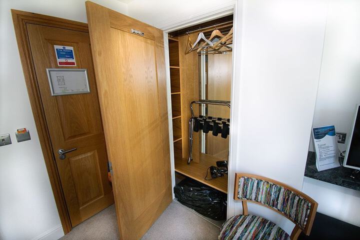 Room 50 of 283