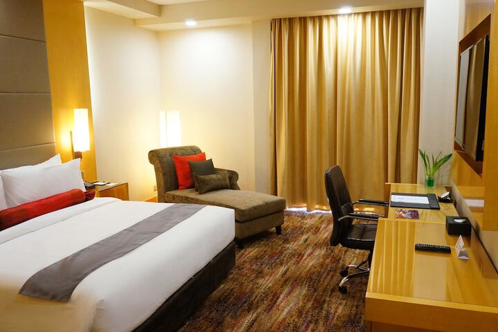 Room 6 of 72