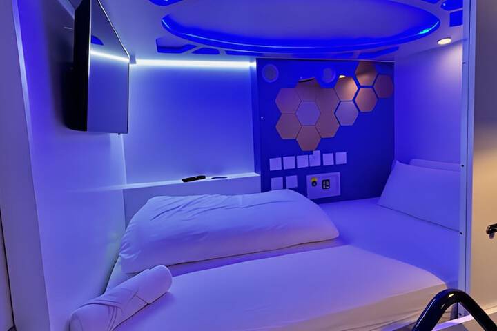 Room 53 of 84