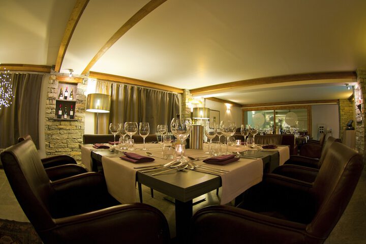 Dining 54 of 64