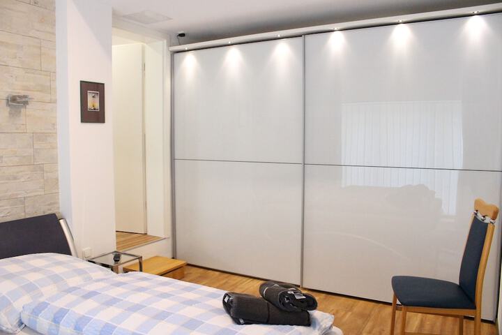 Room 4 of 32