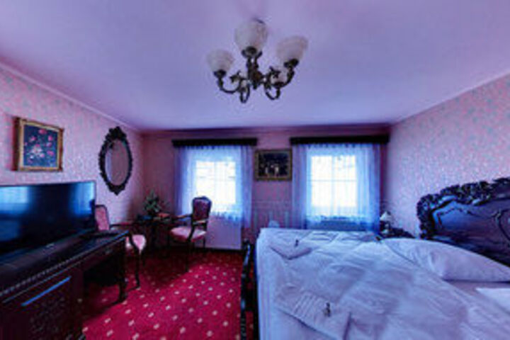 Room 24 of 34