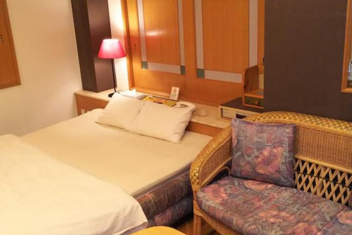 Room 10 of 43