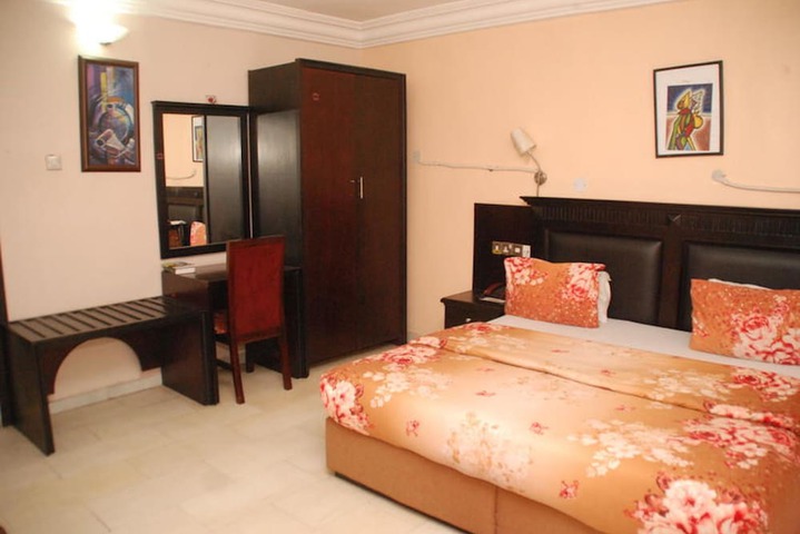 Room 16 of 26
