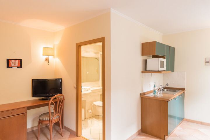 Room 16 of 114