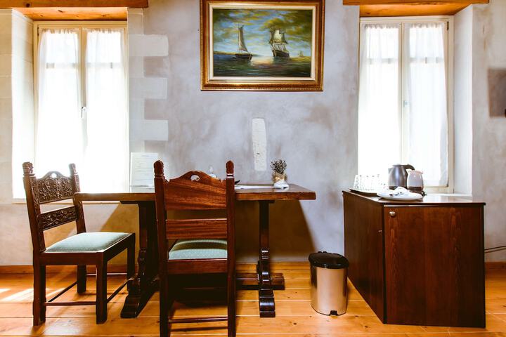 Room 35 of 148