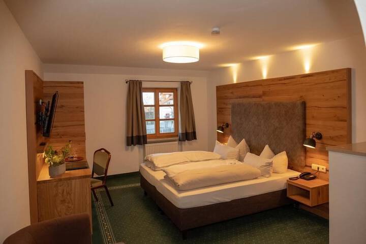 Room 5 of 32