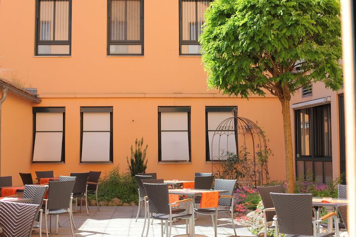 Hotel Exterior 24 of 31
