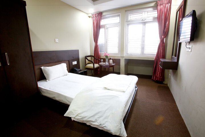 Room 4 of 28