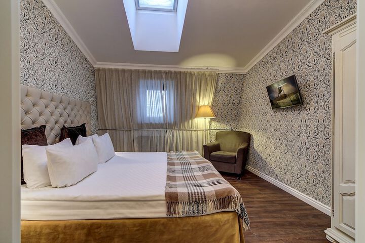 Room 21 of 120