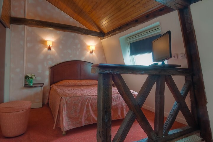 Room 9 of 39