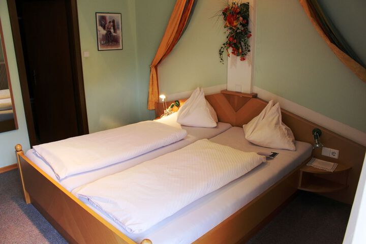 Room 3 of 43