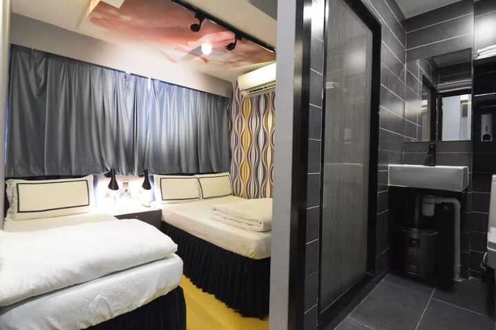 Room 14 of 25