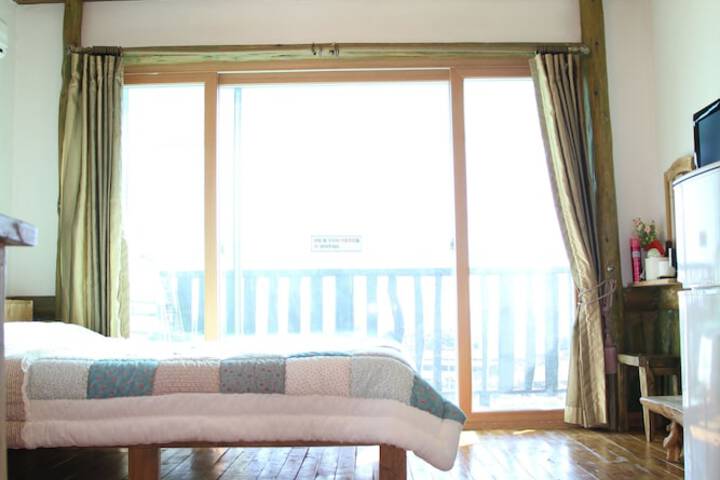 Room 3 of 37