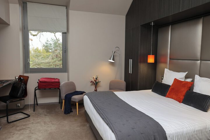 Room 37 of 86
