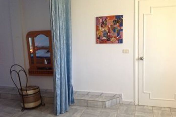 Room 7 of 16