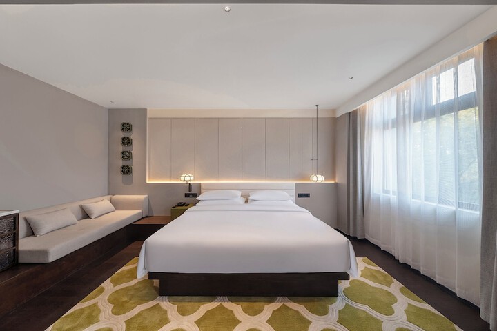 Room 16 of 40