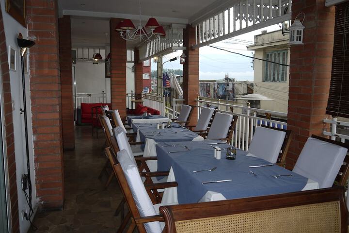 Dining 68 of 73