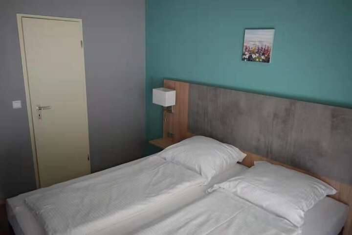 Room 8 of 35