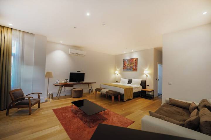 Room 16 of 79