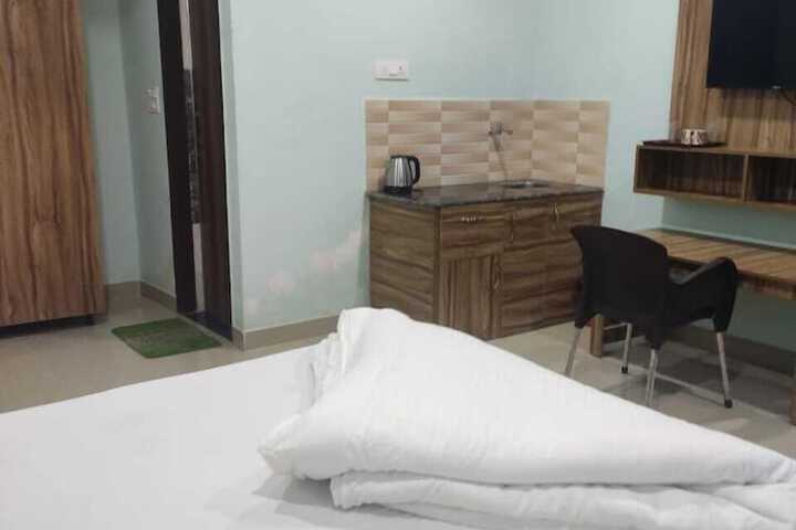 Room 5 of 16