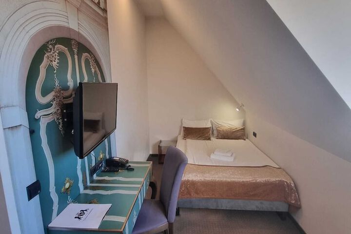 Room 64 of 146