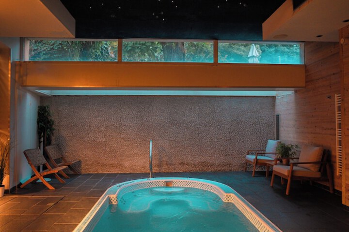 Pools & Facilities