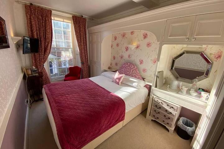 Room 4 of 41