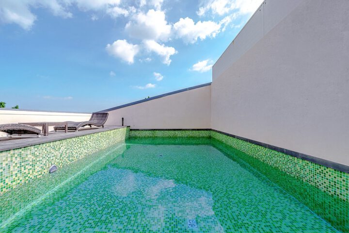 Pool 94 of 144