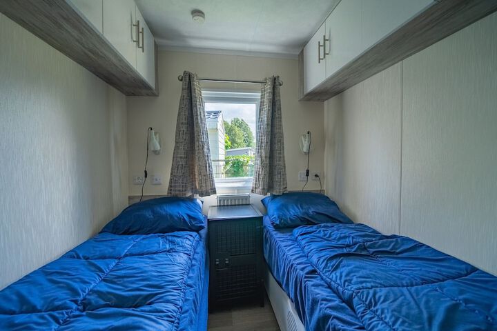 Room 4 of 37