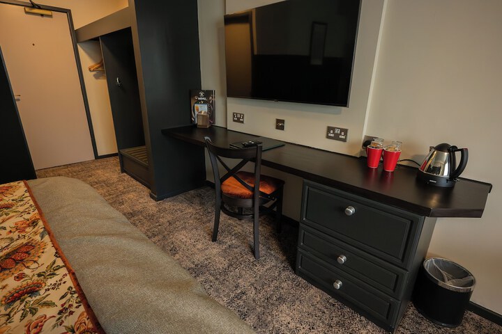 Room 8 of 61