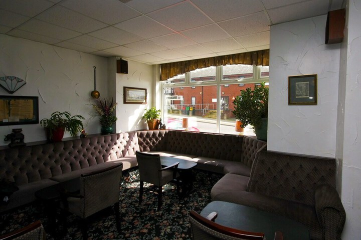 Lounge 52 of 55