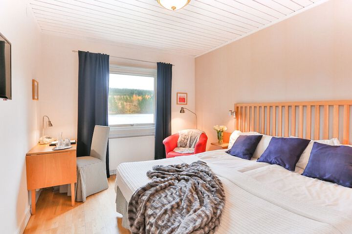 Room 4 of 25