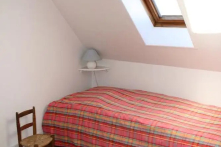Room 2 of 25