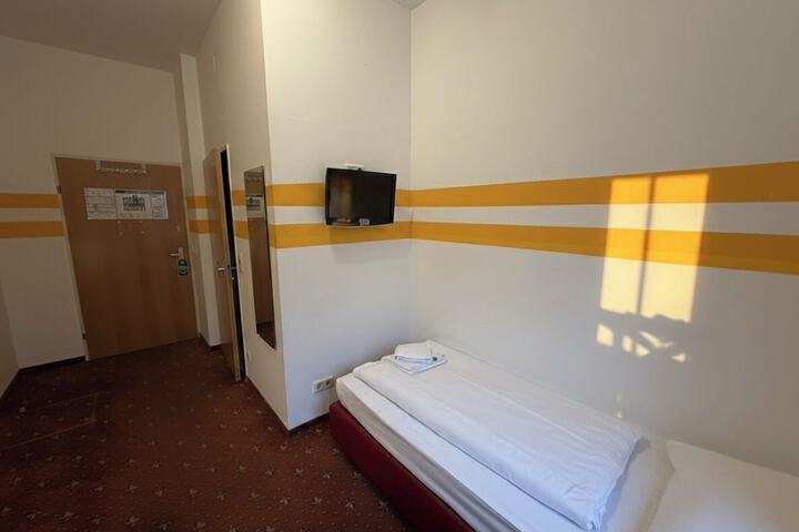 Room 17 of 45