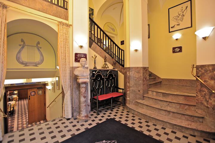 Guest Lobby