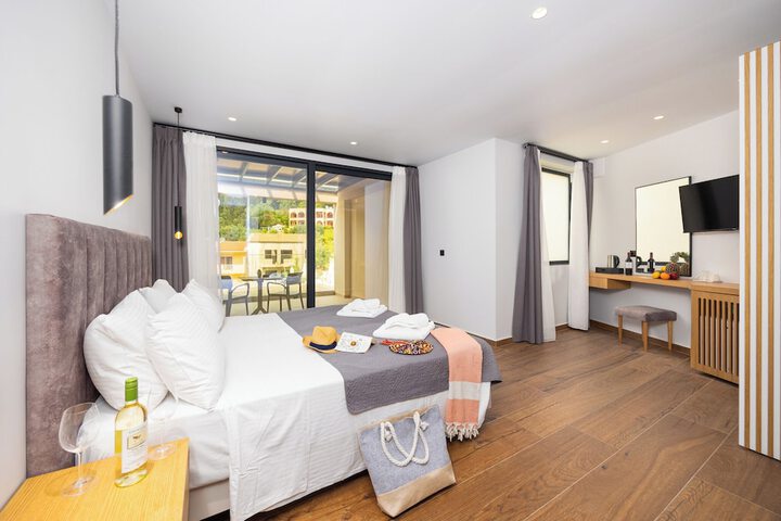 Room 2 of 35