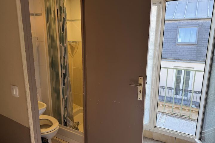 Room 17 of 32