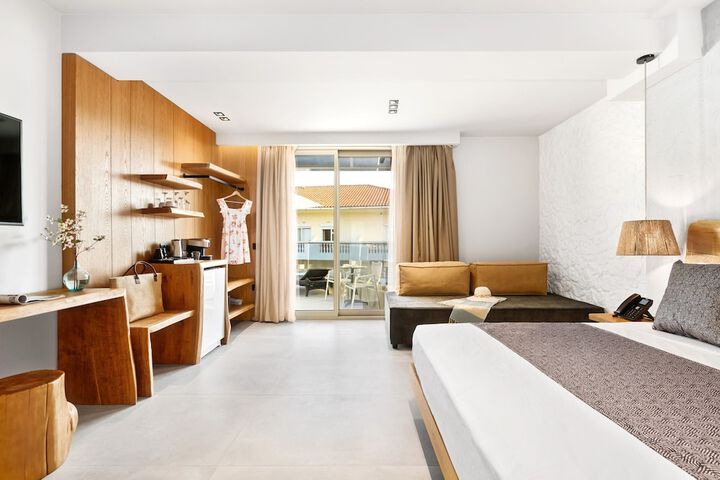 Room 13 of 40