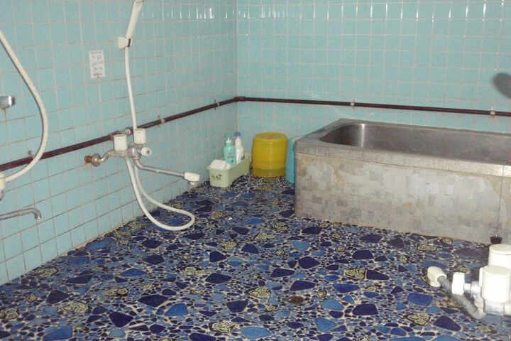 Room 9 of 38