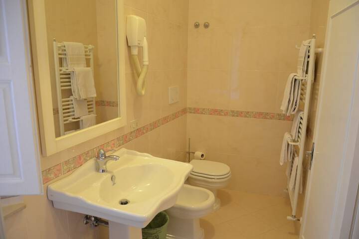 Room 11 of 25
