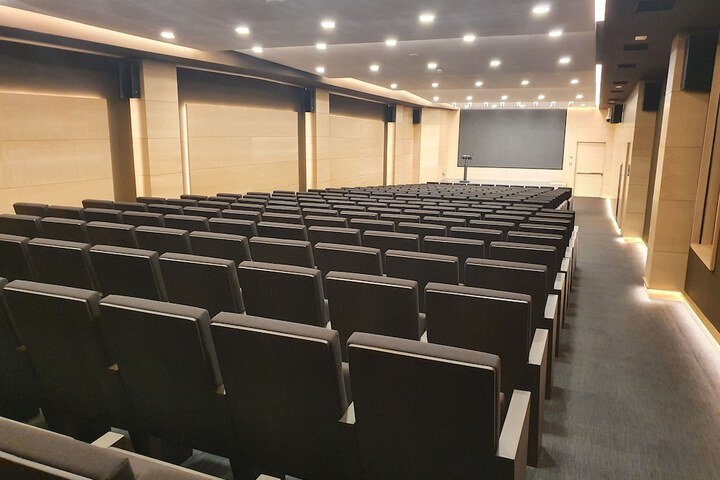 Business Center 120 of 122