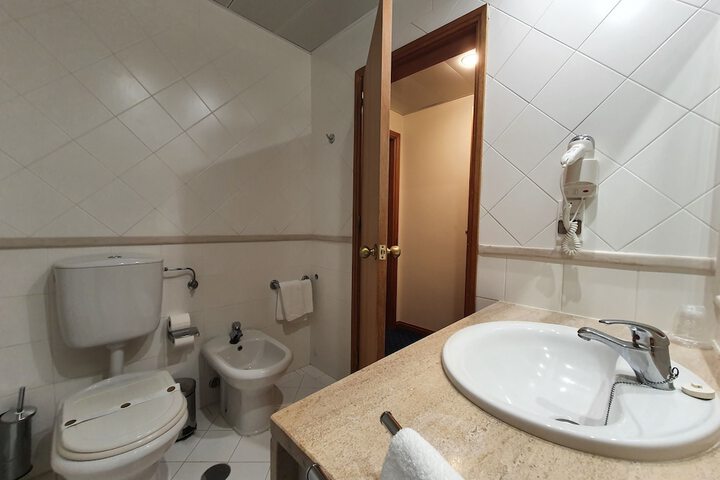Room 16 of 36