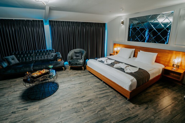 Room 10 of 35