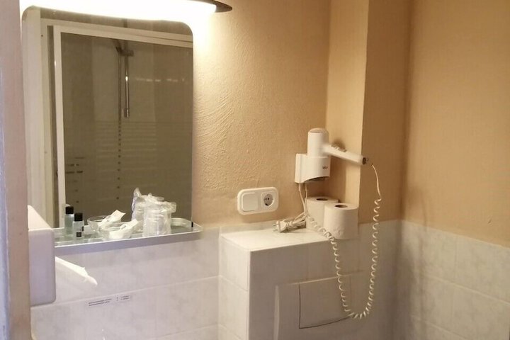 Room 15 of 25