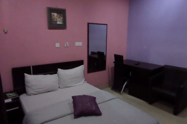 Room 4 of 29