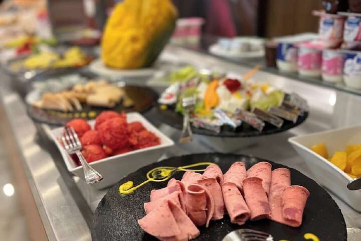 Dining 79 of 101