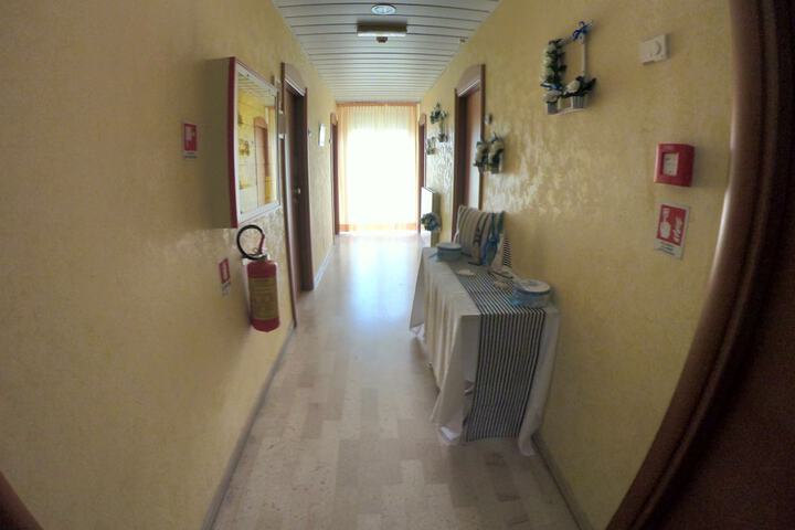 Ballroom/Hall 23 of 34