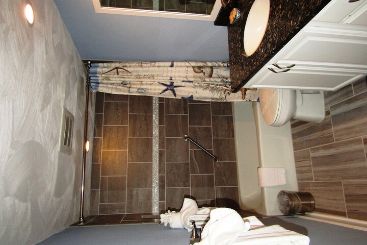 Room 21 of 31