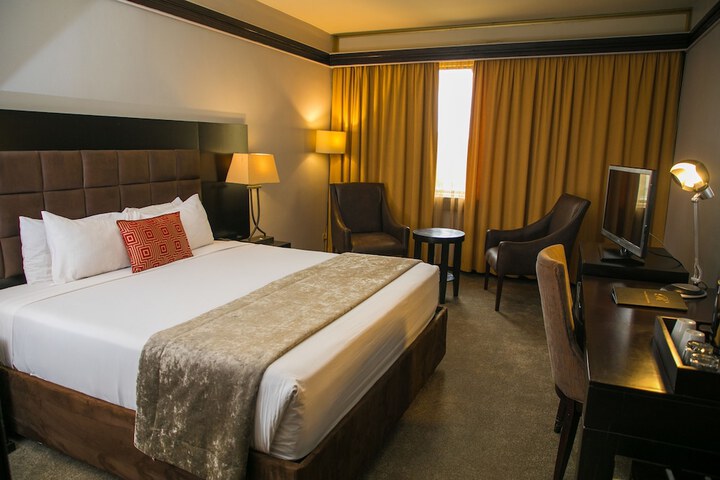 Room 4 of 74